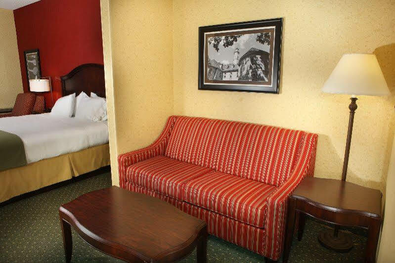Resort Express & By Ihg 2*